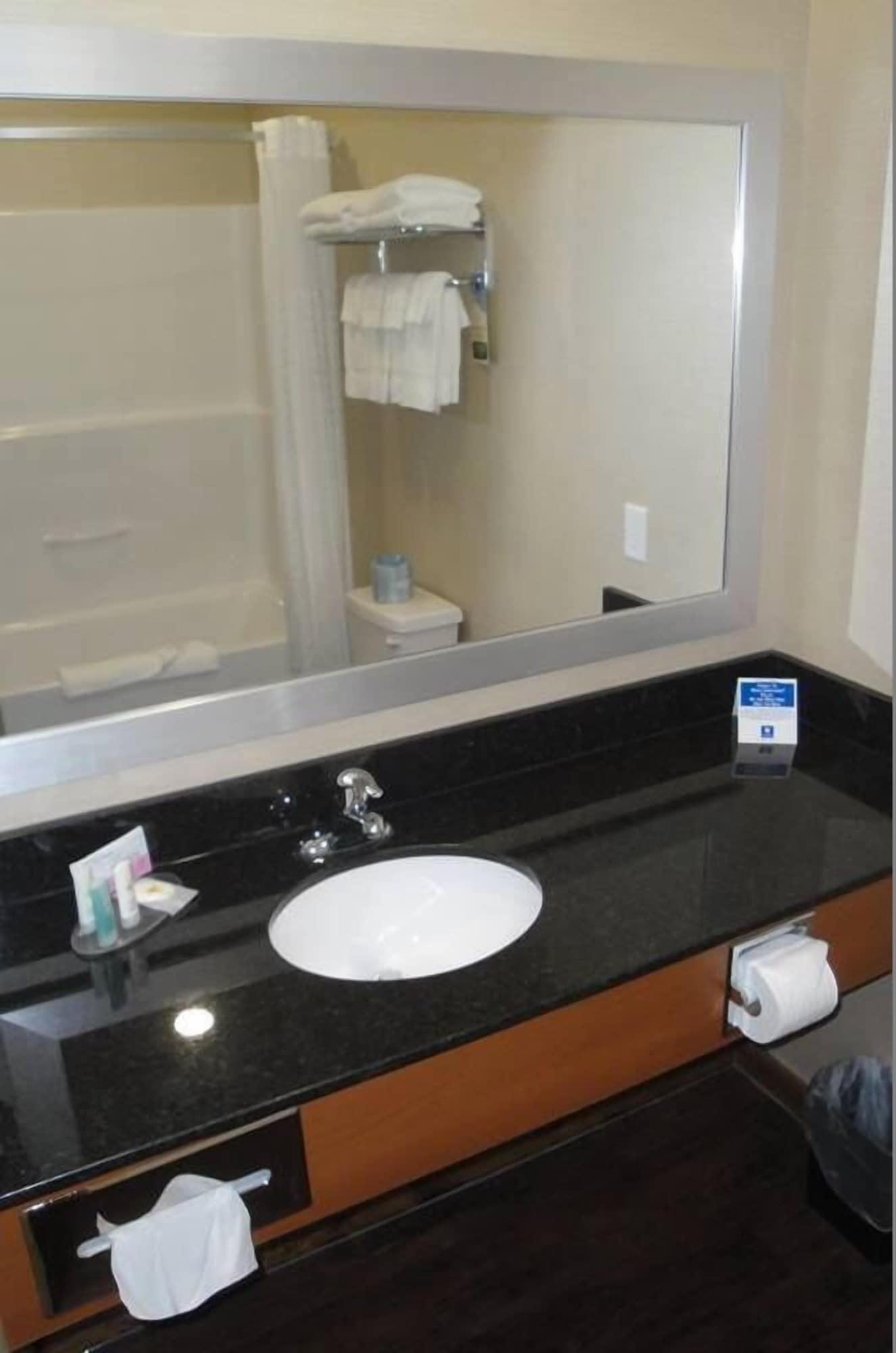 Comfort Inn & Suites Bonnyville Buitenkant foto