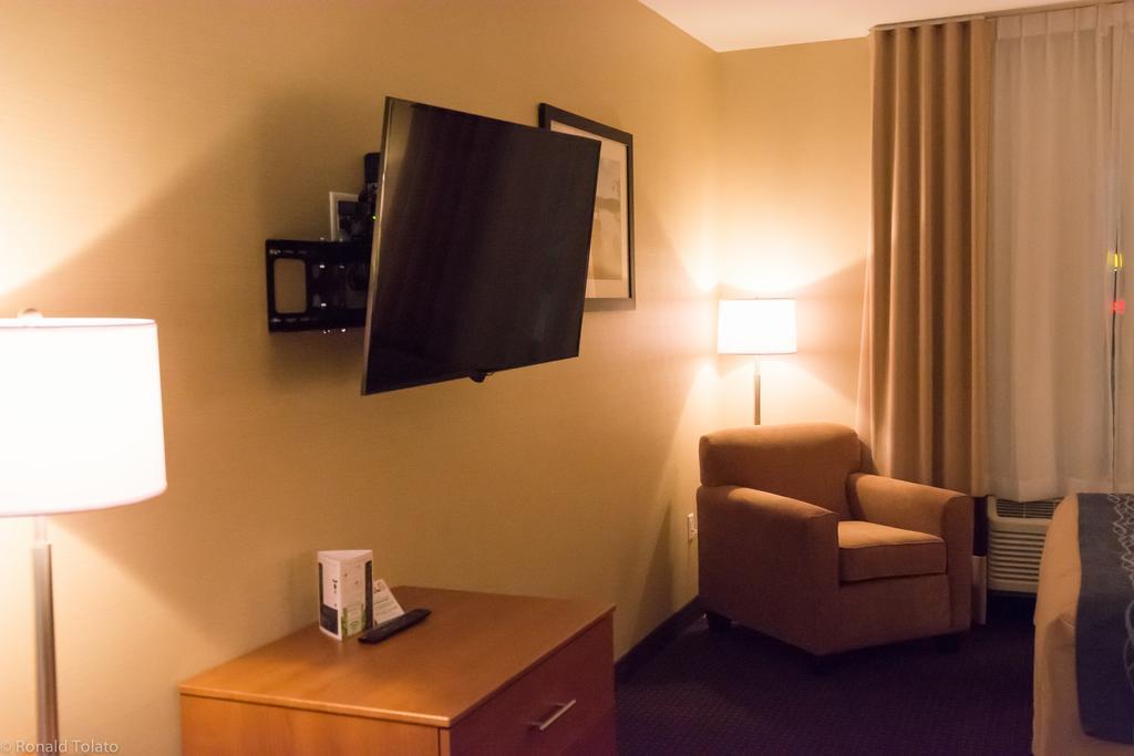 Comfort Inn & Suites Bonnyville Buitenkant foto