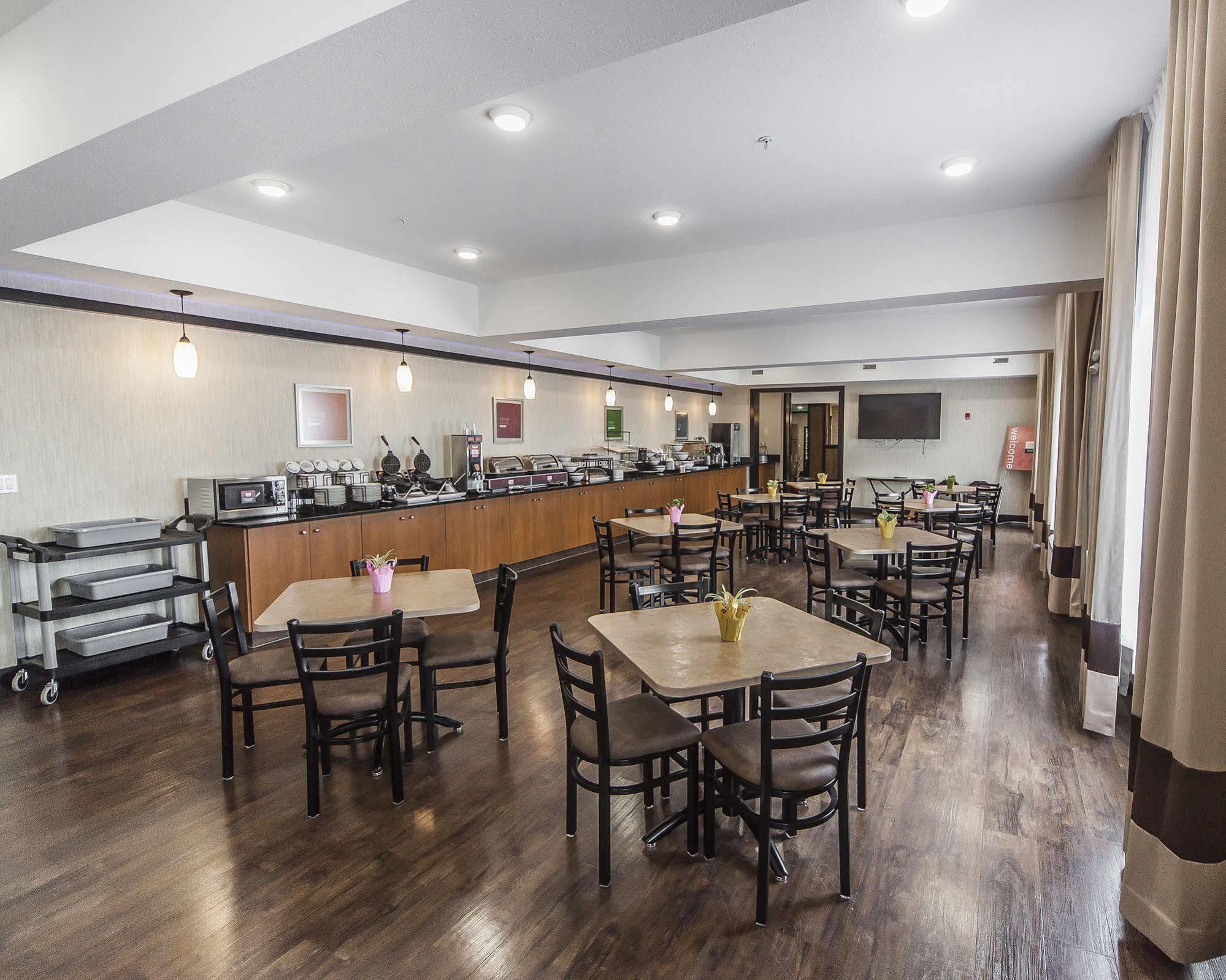 Comfort Inn & Suites Bonnyville Buitenkant foto